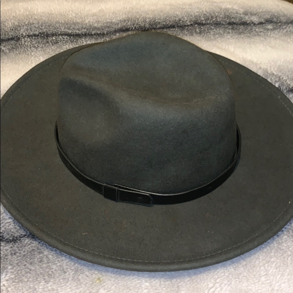 Olive big rimmed hat